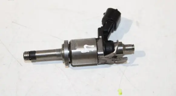 Renault Megane III Fuel injector H8201141604 4350R0060