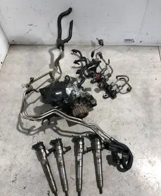 Nissan Qashqai Fuel injector 8201636333 0445110800 8201636340