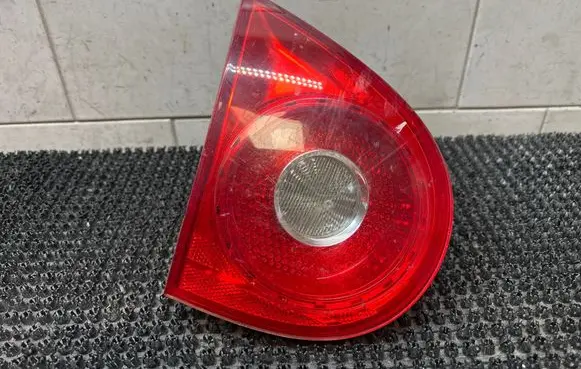 Volkswagen Golf V Tailgate rear/tail lights 1K6945093F