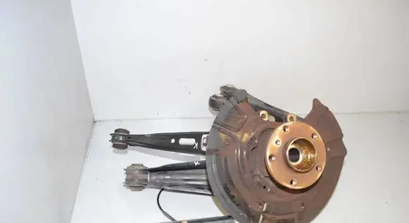 Rear wheel hub