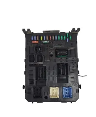 Peugeot 5008 Fuse module 281197595