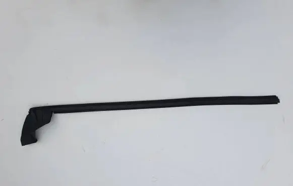 BMW M3 e92 Rubber seal front coupe door window 7187083