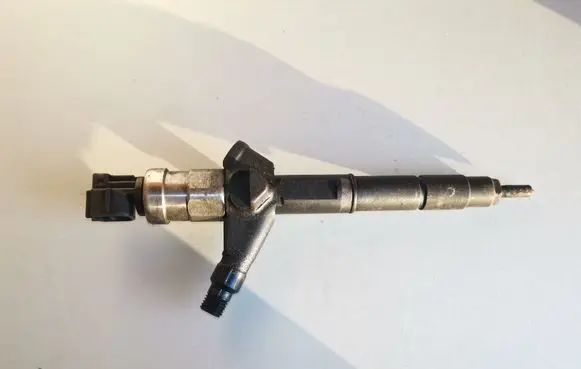 Nissan Primera Fuel injector 16600AU600