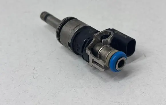 Porsche Macan (95B) Fuel injector 94611012832 1946 299G1711
