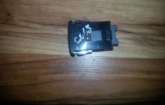 Suzuki Liana Windscreen/window heater switch