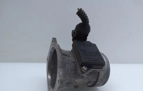 Audi A4 S4 B5 8D Mass air flow meter 037906461B AFH6010A