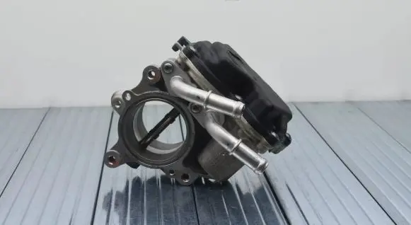 Volkswagen Tiguan Throttle valve 04L128063AA