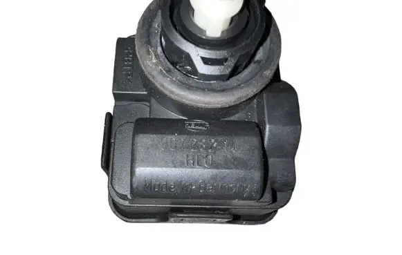 Volkswagen Golf IV Headlight level adjustment motor 4B0941295 00728214