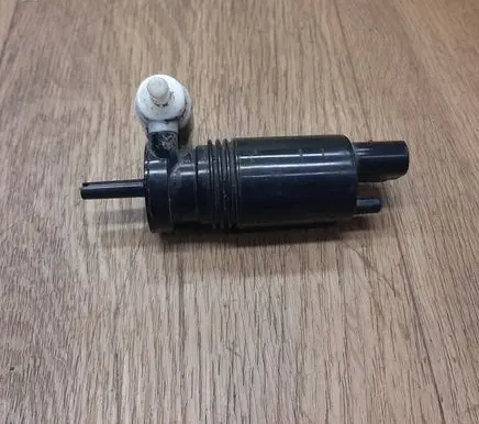 Mercedes-Benz GLE (W166 - C292) Windscreen/windshield washer pump 1006671