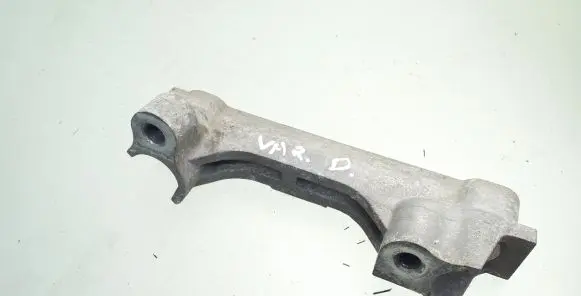 Toyota RAV 4 (XA40) Engine mounting bracket