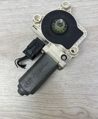 Mercedes-Benz E W211 Rear door window regulator motor 991893100 A2118202342 04083641