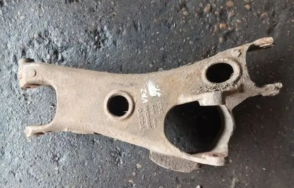Volvo XC90 Rear upper control arm/wishbone 8686345