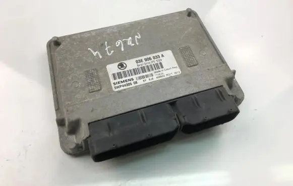Skoda Fabia Mk1 (6Y) Engine control unit/module ECU 03E906033A