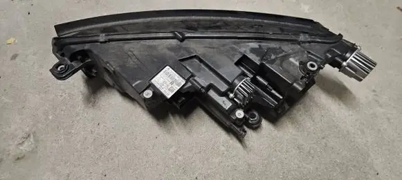 Skoda Octavia Mk4 Headlight/headlamp 5E4941016A LE18A6419 030111823400