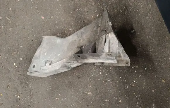 BMW X5 E53 Brake cooling air channel/duct 51717121616