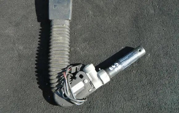 BMW 6 E63 E64 Front seatbelt buckle 6982526