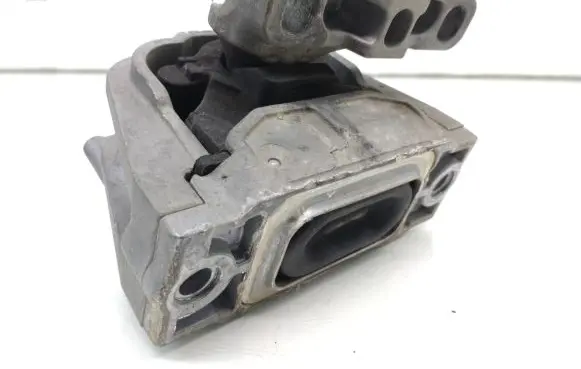 Skoda Octavia Mk2 (1Z) Engine mount bracket 1K0199262as