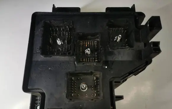 Hyundai Santa Fe Fuse module 919502B100