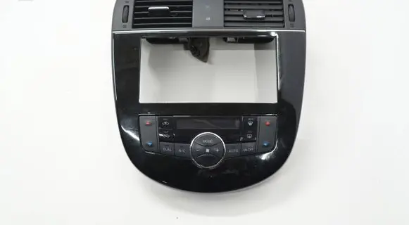 Nissan Pulsar Climate control unit OM682623ZL0A