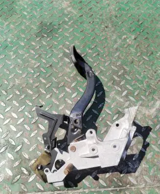 BMW 5 E39 Brake pedal 42223703