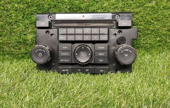 Ford Escape Radio/CD/DVD/GPS head unit 8L8T18A802AKW 8L8T18A802