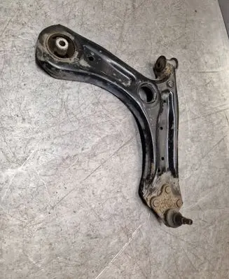 Volkswagen Polo V 6R Front lower control arm/wishbone 6R0407152F