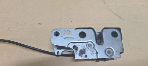 Volkswagen PASSAT B6 Engine bonnet/hood lock/catch 3C0823509D