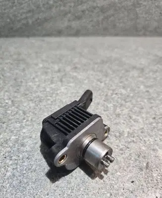 Volkswagen Golf VII Camshaft vanos timing valve 04E906048A