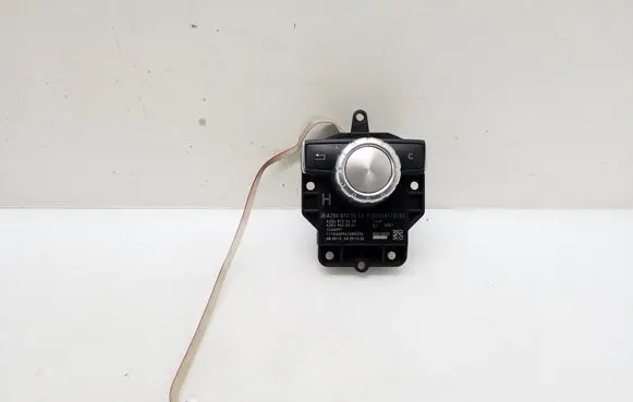 Multifunctional control switch/knob
