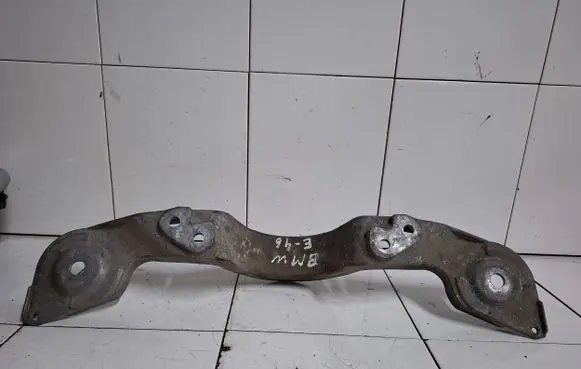 BMW 3 E46 Rear differential/diff mount bracket 1094421a