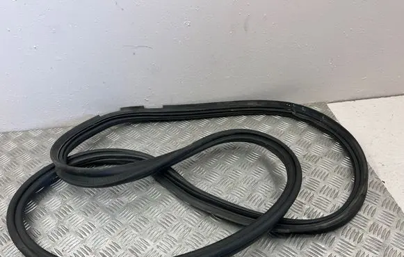 BMW 2 F46 Trunk rubber seal (body) 7318867