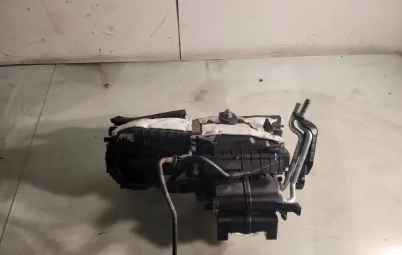 Hyundai i30 Interior heater climate box assembly housing 