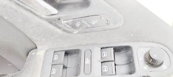 Volkswagen Golf VI Electric window control switch 1K0959565K