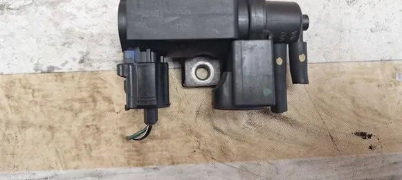 Toyota Corolla Verso AR10 Turbo solenoid valve 07T165 70051308 258190R011