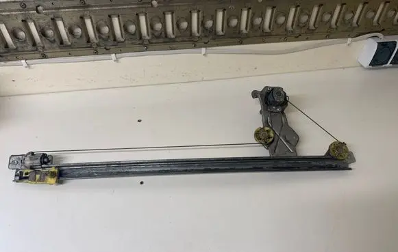 Renault Trafic II (X83) Front door electric window regulator 