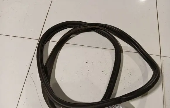 Volvo S40 Trunk rubber seal (body) 