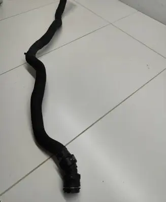 Engine coolant pipe/hose