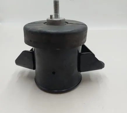 Nissan Leaf II (ZE1) Engine mount bracket