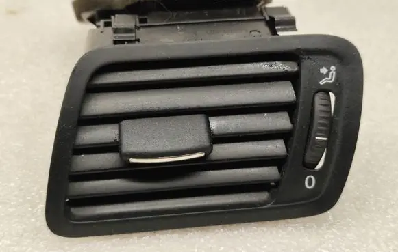 Volkswagen PASSAT B6 Dashboard side air vent grill/cover trim 3C1819701E T002435911 P0108666