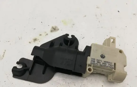 Audi A6 S6 C6 4F Central locking motor 3B0959782