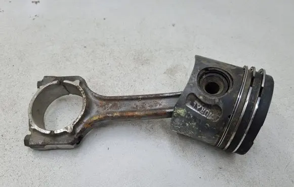 Fiat Doblo Piston with connecting rod 06935