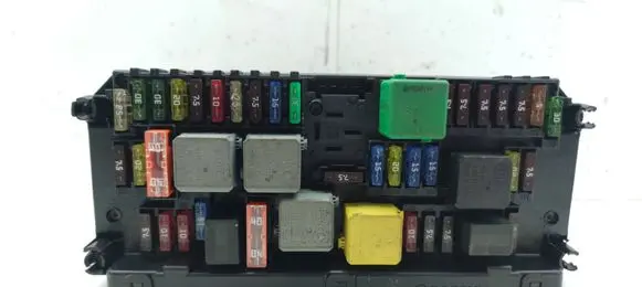 Mercedes-Benz C W204 Fuse module A2129008207 A2129024403 A2129016000