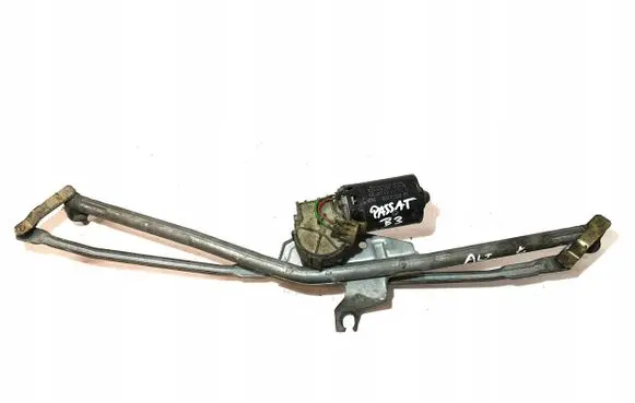 Volkswagen PASSAT B4 Wiper motor 0390241108