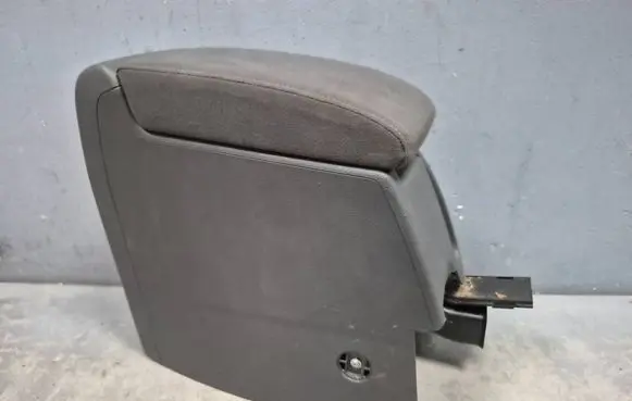 Volkswagen Golf Plus Armrest 