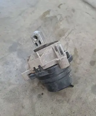 BMW 4 F36 Gran coupe Engine mount bracket 6850220 010316
