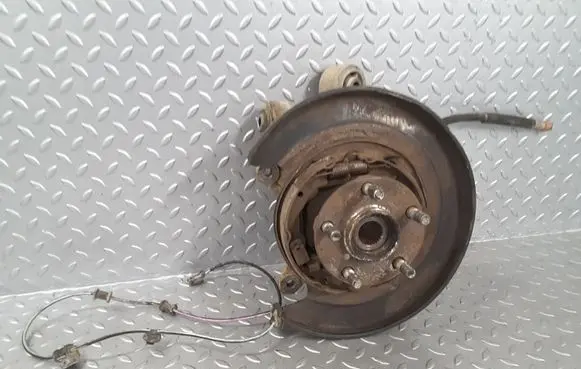 Rear wheel hub