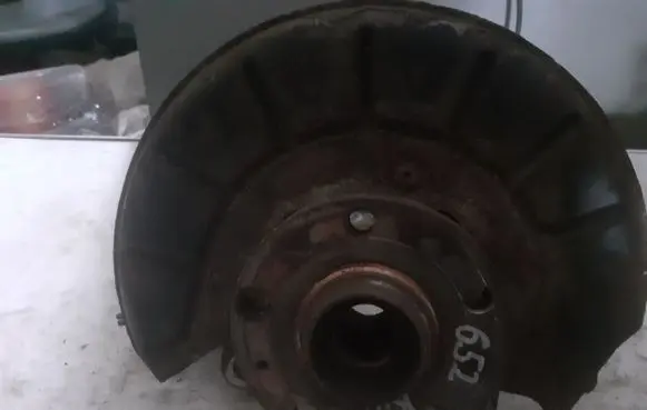 Volkswagen PASSAT B6 Front wheel hub 3C0407253F