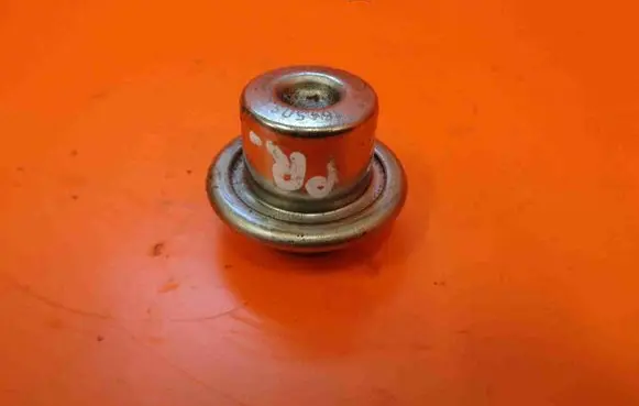 Nissan Pathfinder R51 Fuel pressure regulator 