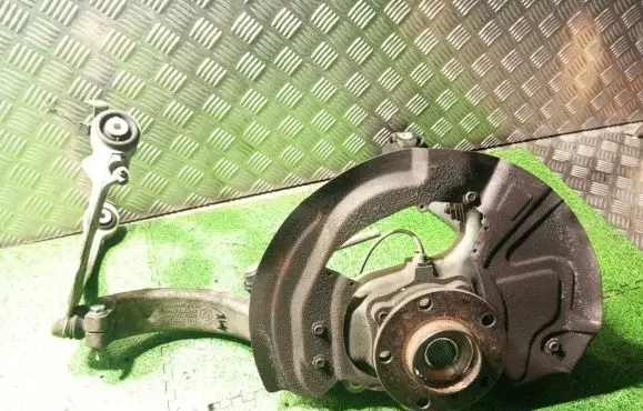 BMW X5M E70 Front wheel hub 6773784 16192510B