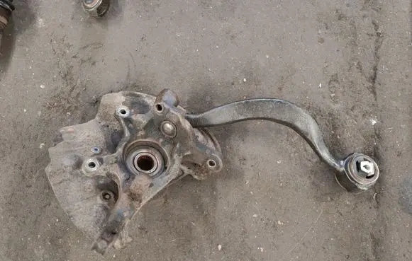 BMW X5 E53 Front wheel hub spindle knuckle